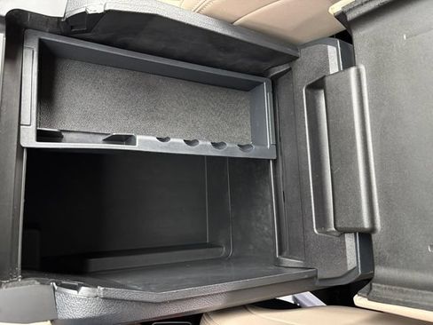 Used 2023 Ford Expedition Limited AWD/4WD image 21
