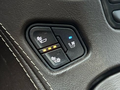 Used 2017 Chevrolet Suburban Premier image 32