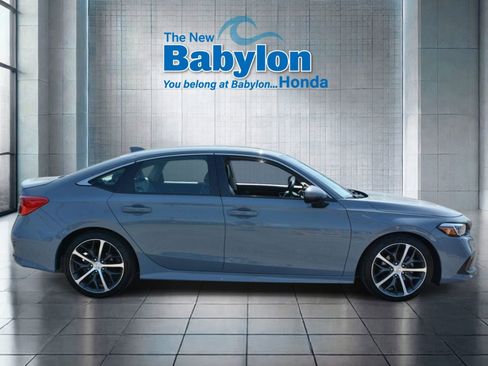 Used 2024 Honda Civic Touring image 5