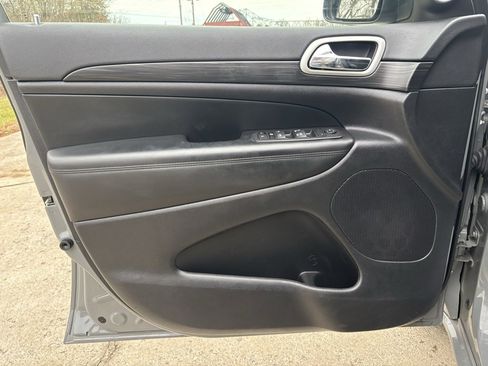 Used 2022 Jeep Grand Cherokee Laredo X image 19