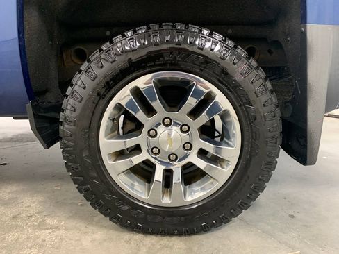 Used 2017 Chevrolet Silverado 1500 LT w/ All Star Edition AWD/4WD image 4
