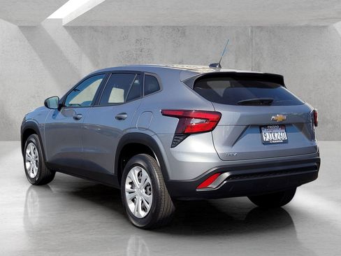 Used 2024 Chevrolet Trax LS w/ Driver Confidence Package FWD image 7