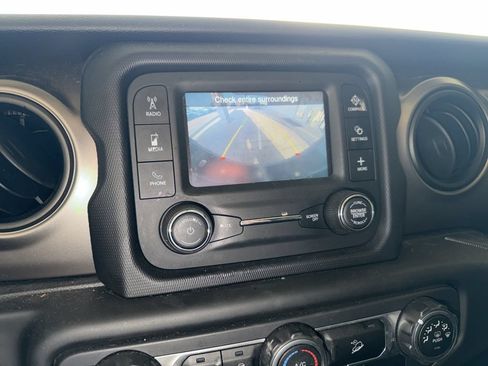 Used 2019 Jeep Wrangler Sport AWD/4WD image 13