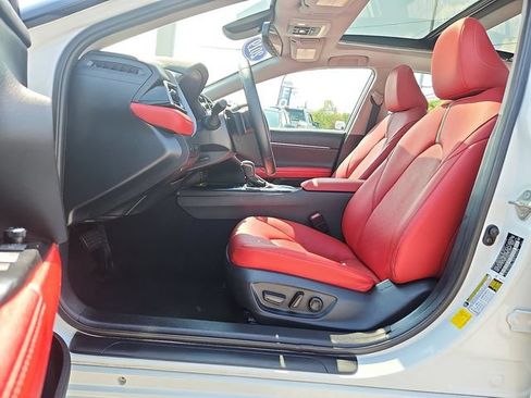 Used 2019 Toyota Camry XSE FWD image 8