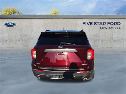 Used 2022 Ford Explorer XLT w/ Equipment Group 202A image 7
