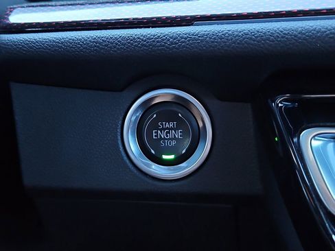 Used 2024 Chevrolet Traverse RS FWD image 27