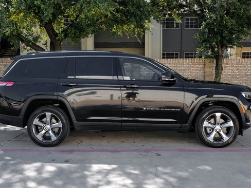 Used 2022 Jeep Grand Cherokee L Limited image 16