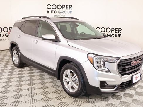 Used 2022 GMC Terrain SLE w/ Driver Convenience Package image 1