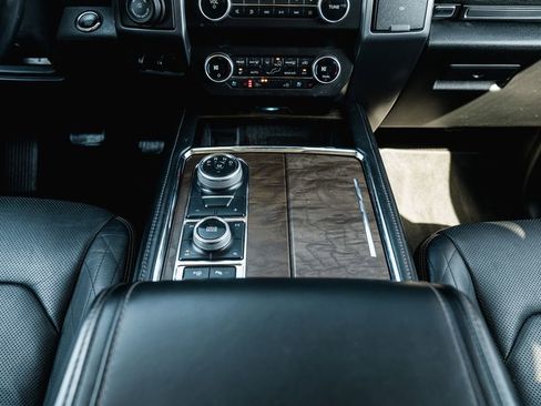 Used 2020 Ford Expedition Platinum image 25