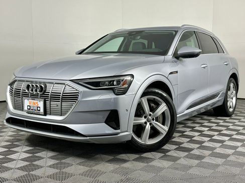 Used 2019 Audi e-tron Premium Plus image 40