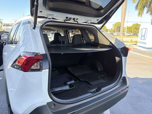 Used 2022 Toyota RAV4 XLE w/ Convenience Package image 29