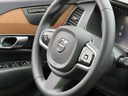 Used 2023 Volvo XC90 B6 Plus AWD/4WD image 28
