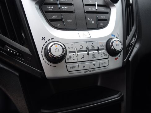 Used 2017 Chevrolet Equinox LT AWD/4WD image 10