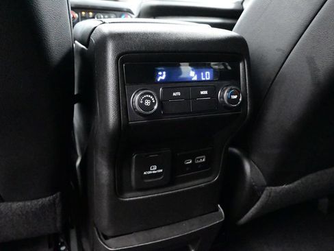 Used 2023 GMC Acadia SLT w/ Elevation Edition FWD image 32
