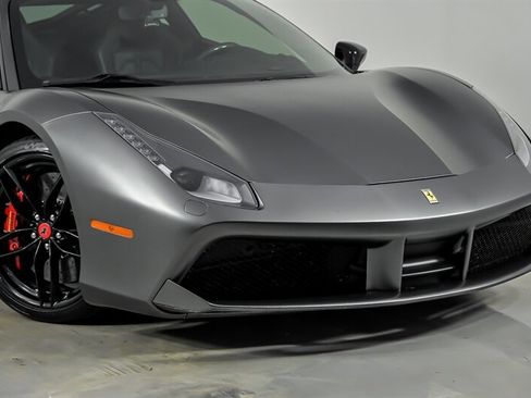 Used 2017 Ferrari 488 GTB RWD image 2