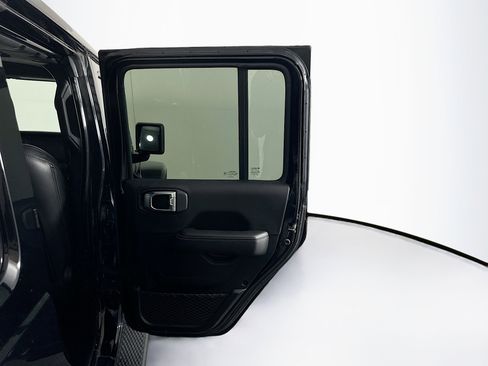 Used 2021 Jeep Wrangler Sahara image 30