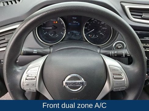 Used 2015 Nissan Rogue SV image 4