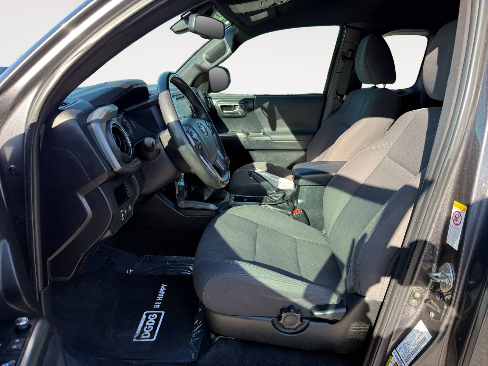 Used 2018 Toyota Tacoma TRD Sport AWD/4WD image 10