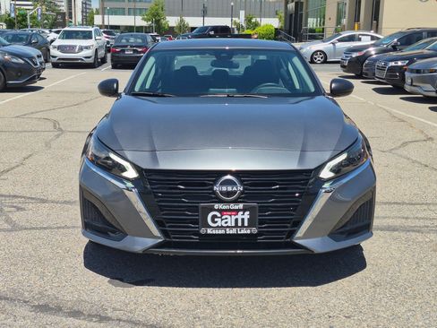 Used 2025 Nissan Altima 2.5 SV FWD image 11