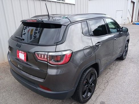 Used 2021 Jeep Compass Latitude FWD image 3