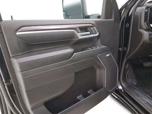 Used 2024 Chevrolet Silverado 2500 LTZ w/ LTZ Premium Package image 13