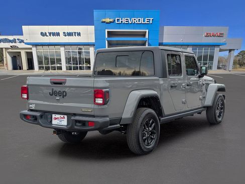 Used 2023 Jeep Gladiator Sport image 8