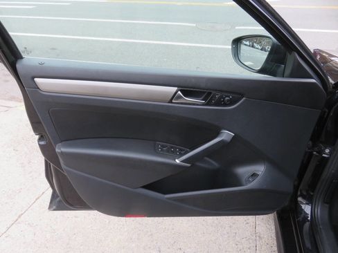 Used 2020 Volkswagen Passat 2.0T SE image 26