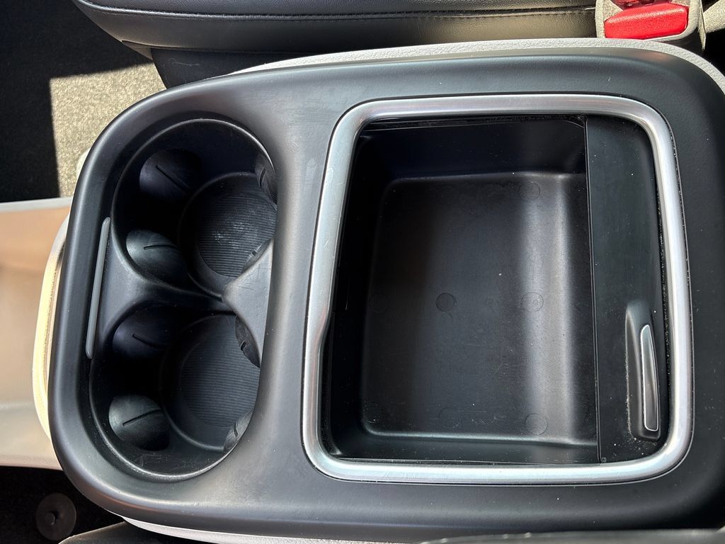 Used 2024 Chrysler Pacifica Touring-L FWD image 22