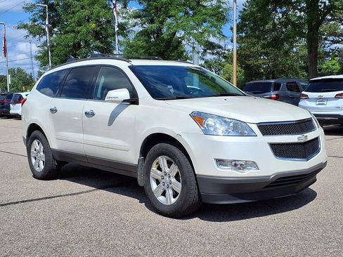 Used 2012 Chevrolet Traverse LT FWD image 3