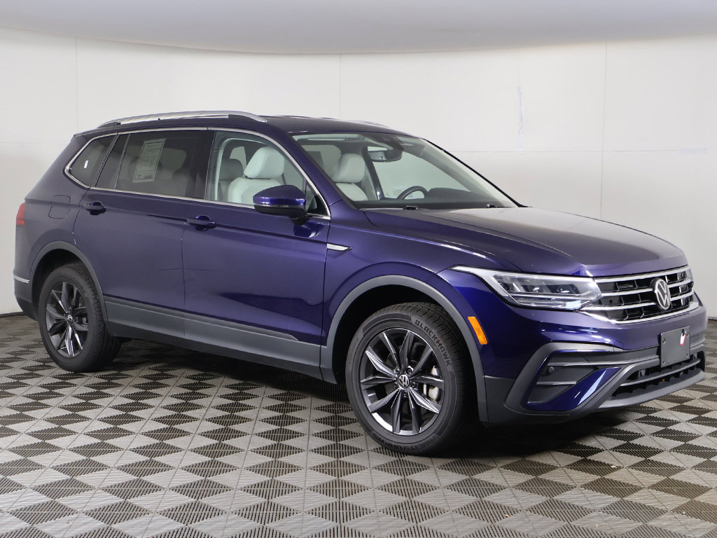 Used 2023 Volkswagen Tiguan SE AWD/4WD image 3