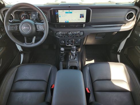 Used 2026 Jeep Gladiator Sport AWD/4WD image 19