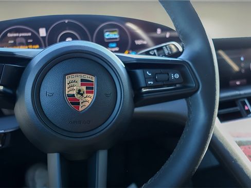 Used 2022 Porsche Taycan image 12