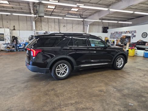 Used 2025 Ford Explorer Active RWD image 4