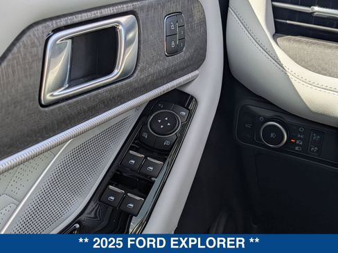 Used 2025 Ford Explorer Platinum w/ Ultimate Package AWD/4WD image 25