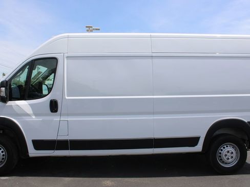 Used 2024 RAM ProMaster 2500 w/ Convenience Group FWD image 6