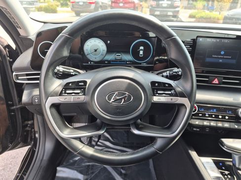 Used 2022 Hyundai Elantra SEL w/ Convenience + Premium Package FWD image 19