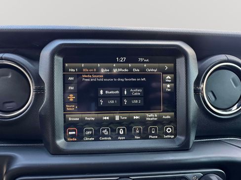 Used 2023 Jeep Wrangler Unlimited Sahara AWD/4WD image 9