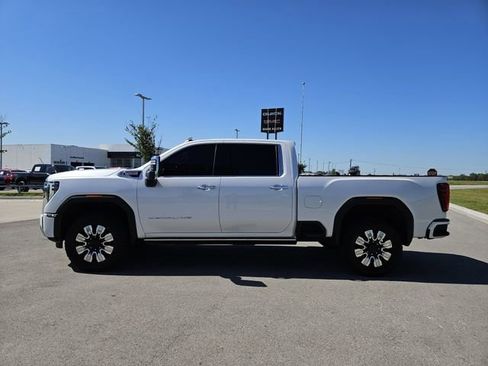 Used 2024 GMC Sierra 2500 Denali w/ Denali Reserve Package AWD/4WD image 4