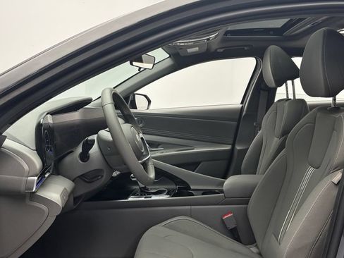 Used 2024 Hyundai Elantra SEL w/ Convenience Package FWD image 9