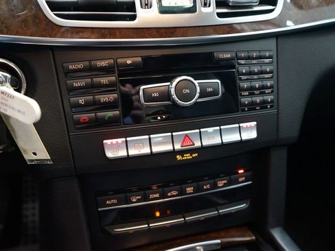 Used 2014 Mercedes-Benz E 350 4MATIC Sedan image 38