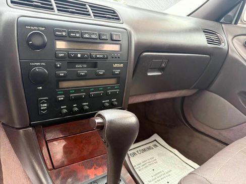 Used 1992 Lexus ES 330 FWD image 9