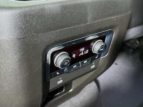 Used 2021 Chevrolet Suburban High Country image 25