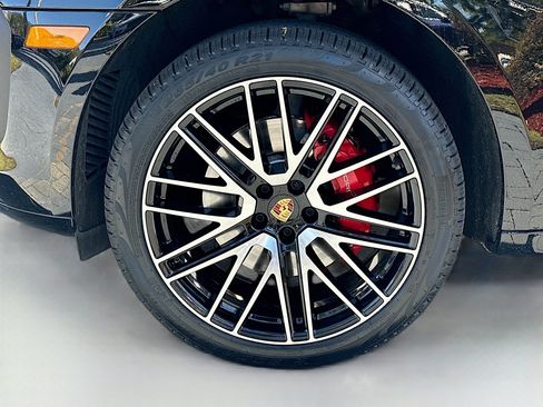 Used 2024 Porsche Macan S AWD/4WD image 37