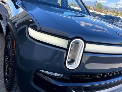 Used 2023 Rivian R1S Adventure AWD/4WD image 27