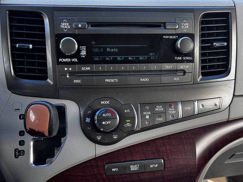 Used 2011 Toyota Sienna XLE FWD image 22