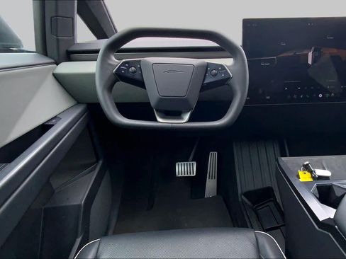 Used 2025 Tesla Cybertruck AWD Crew Cab image 5