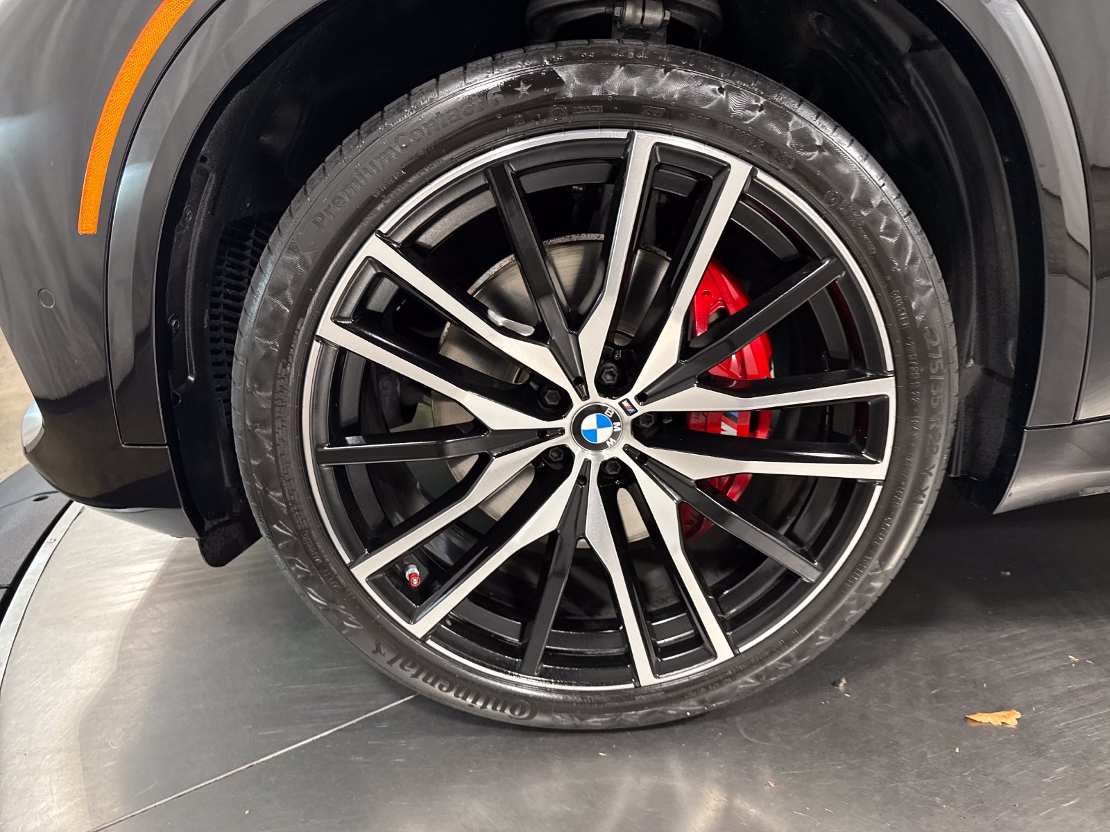 Used 2023 BMW X5 xDrive40i w/ M Sport Package AWD/4WD image 2