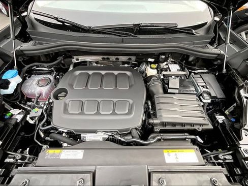 New 2025 Volkswagen Tiguan SE AWD/4WD image 13