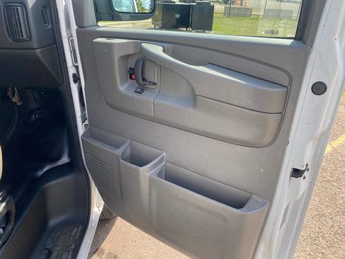 Used 2015 Chevrolet Express 2500 image 19