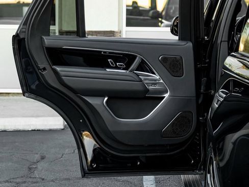 Used 2023 Land Rover Range Rover Long Wheelbase Autobiography image 20